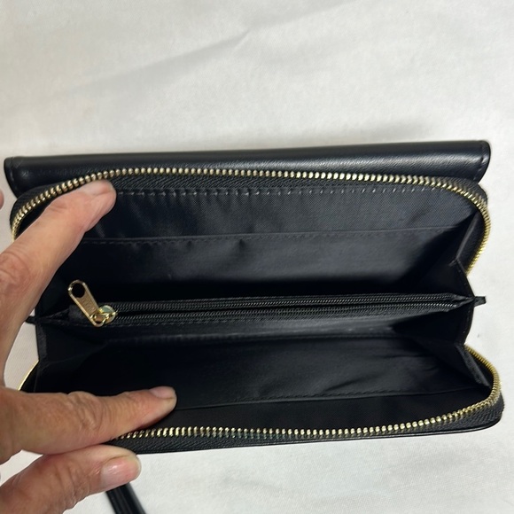 Time and Tru Black and Gold Wallet with Sleek Design - Picture 3 of 13